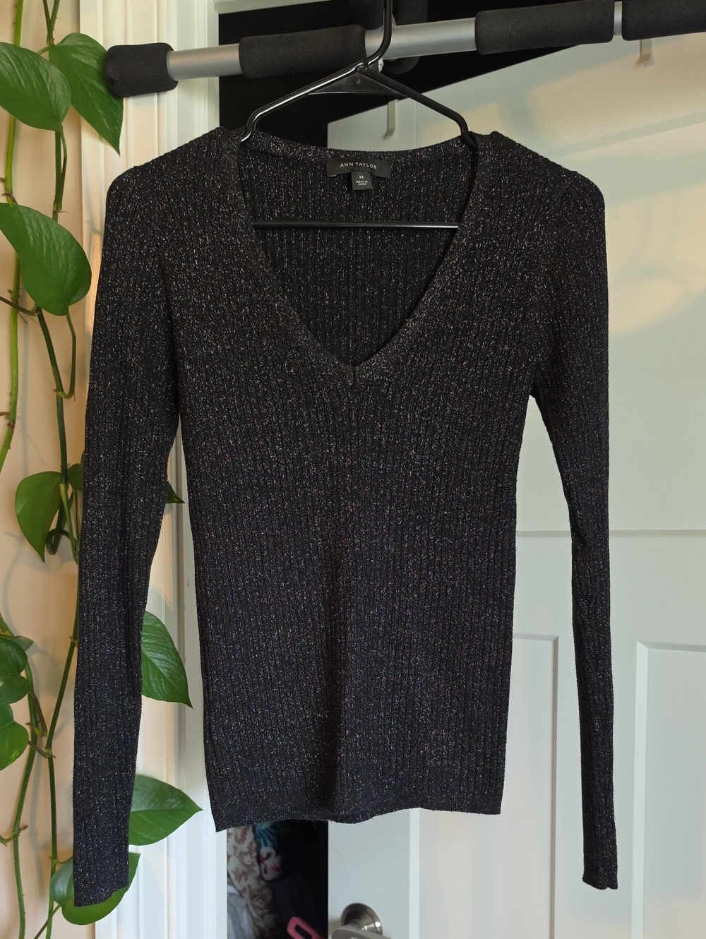 Ann Taylor Black Metallic Ribbed V-Neck Sweater